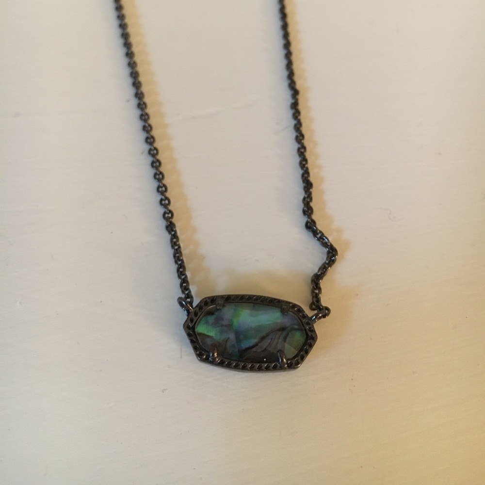 Kendra Scott necklace